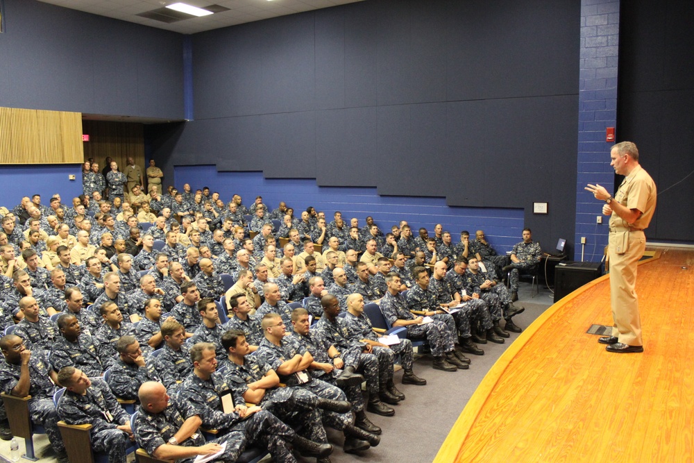 Submarine Force Atlantic commander speaks with officers