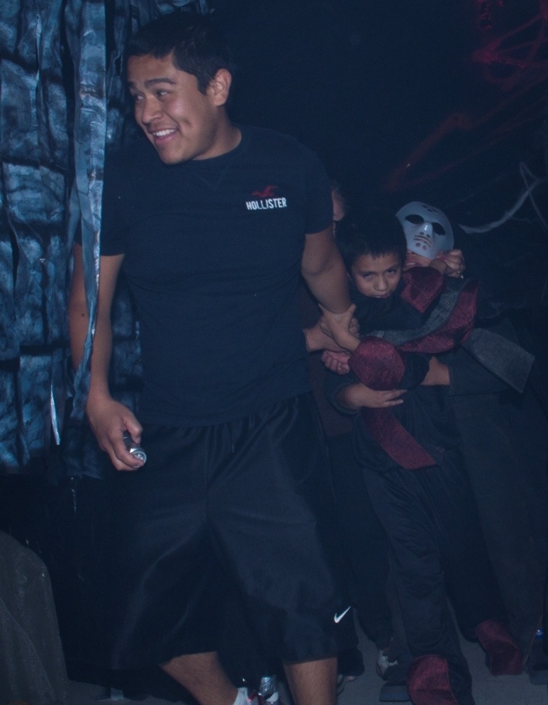 Soldiers supply spooky haunted house for El Paso community