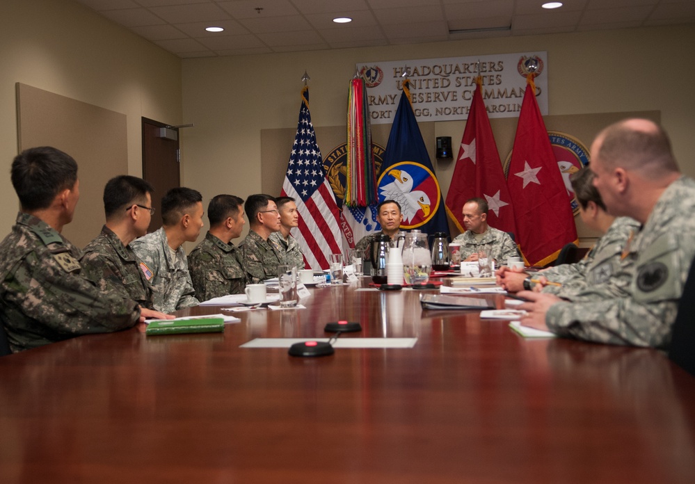 ROKA generals visit USARC