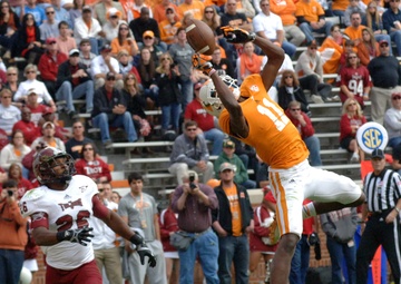 Employees pay tribute to former district engineer, Vols coaching legend