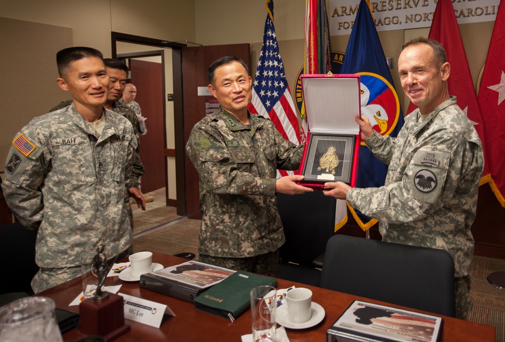 ROKA generals visit USARC