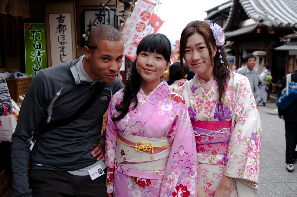Soldiers experience Japanese culture