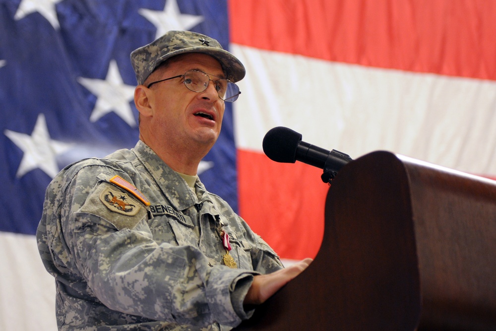 Army Reserve sustainment command bids farewell to outgoing general, welcomes new commander