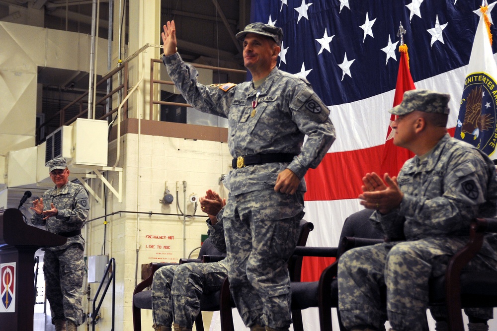 Army Reserve sustainment command bids farewell to outgoing general, welcomes new commander