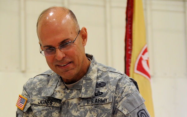Army Reserve sustainment command bids farewell to outgoing general, welcomes new commander