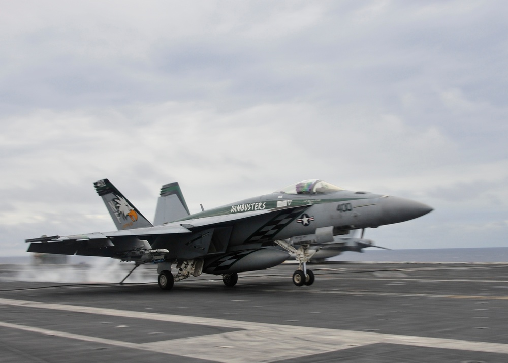 F/A-18E Super Hornet landing