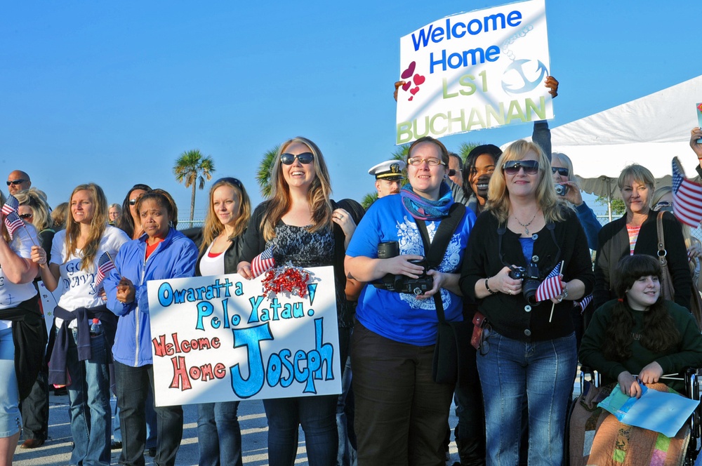 USS Vicksburg homecoming