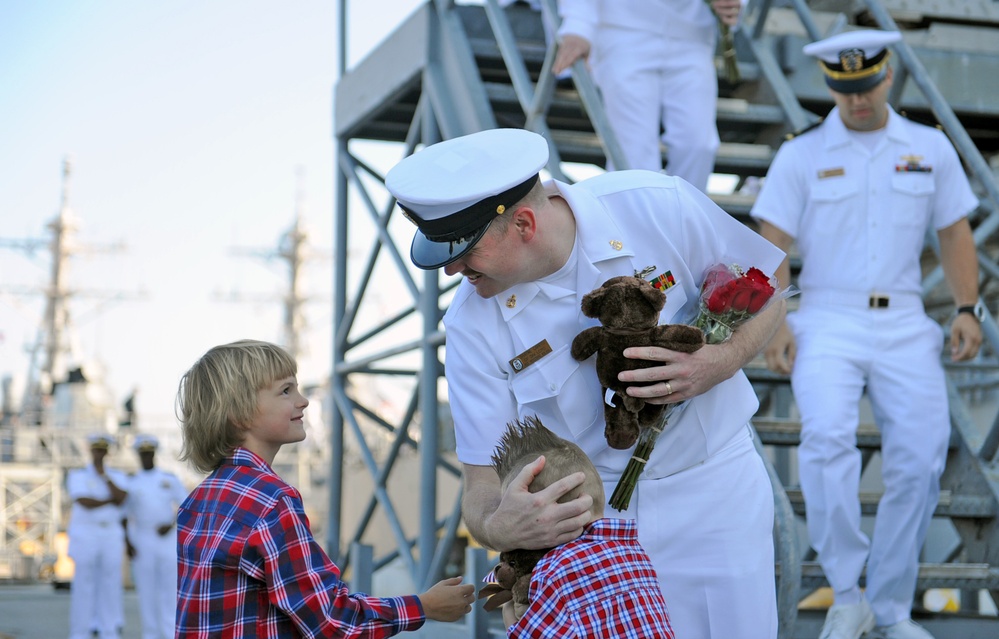 USS Vicksburg homecoming