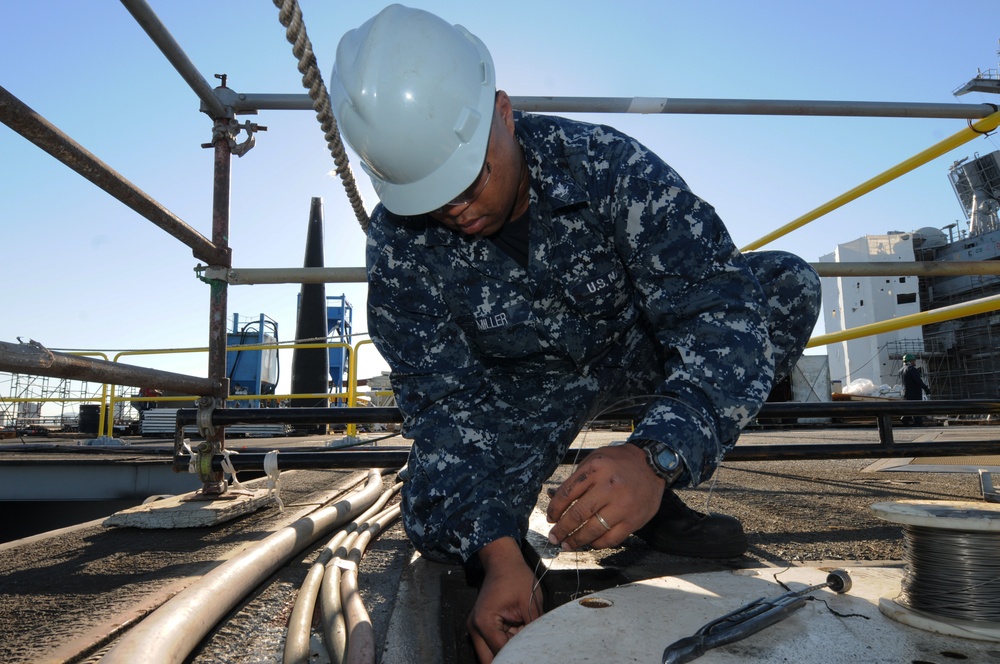 USS Carl Vinson sailor performs maintenance