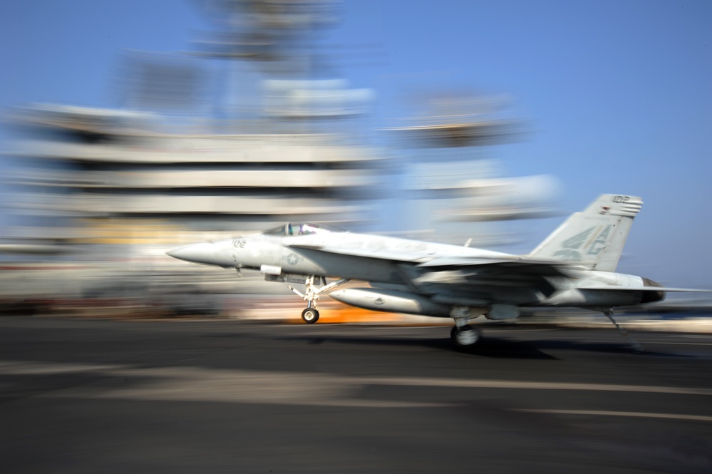 F/A-18E Super Hornet lands aboard USS Dwight D. Eisenhower