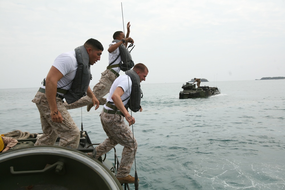 Surf qualification brings Marines back to amphibious roots