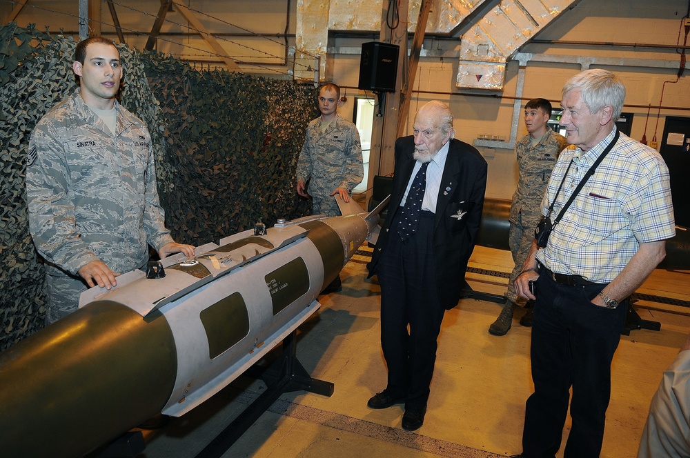 Retired RAF wing commander tours base