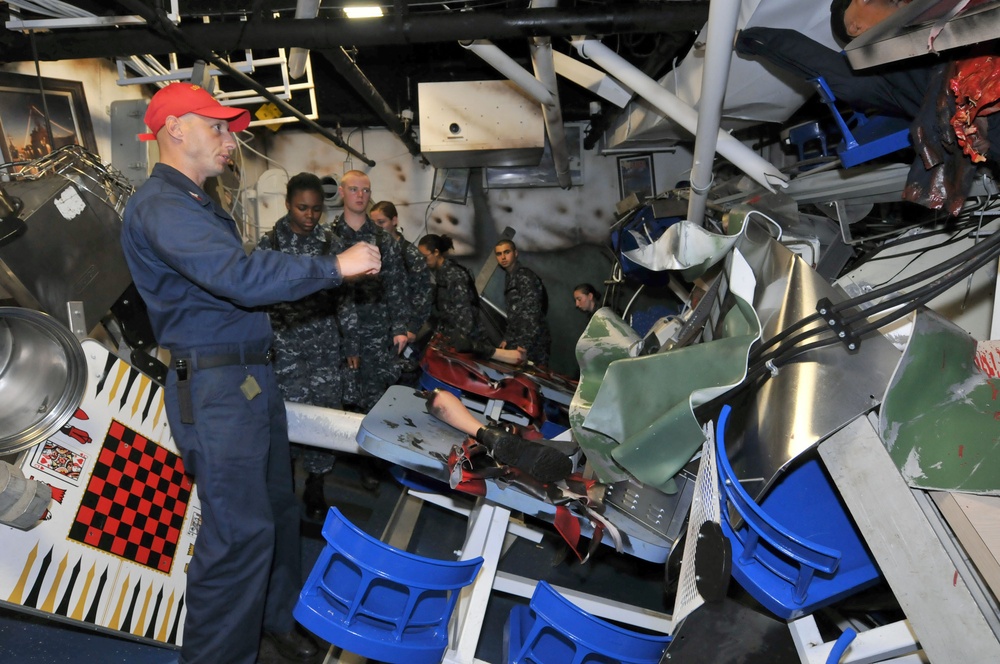 Midshipmen learn about destroyer simulator