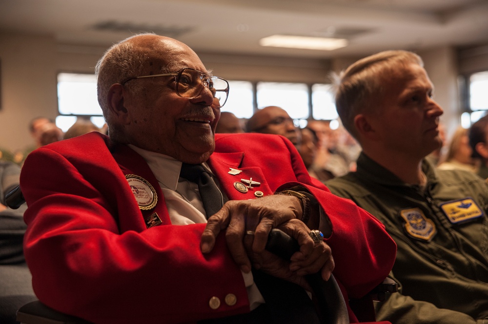 Tuskegee Airman shares his story with today’s Airmen