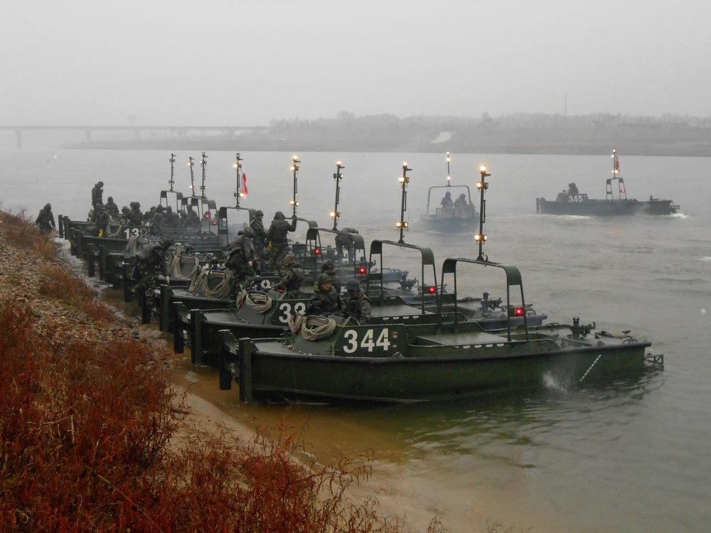 412th TEC observes ROK river crossing ops