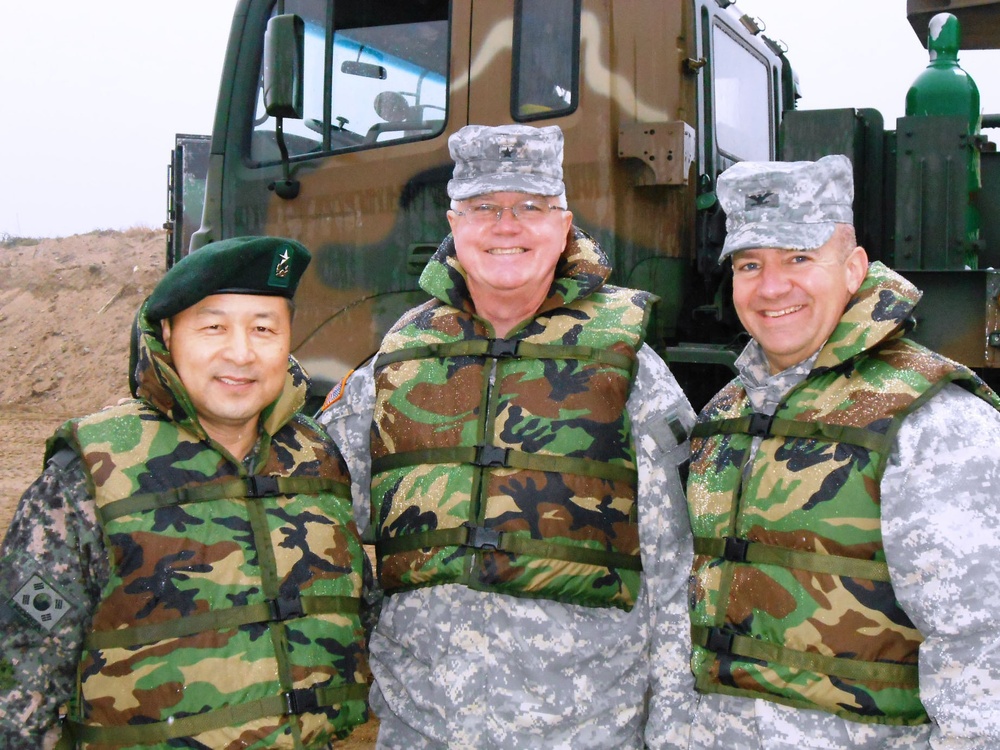 412th TEC observes ROK river cross ops