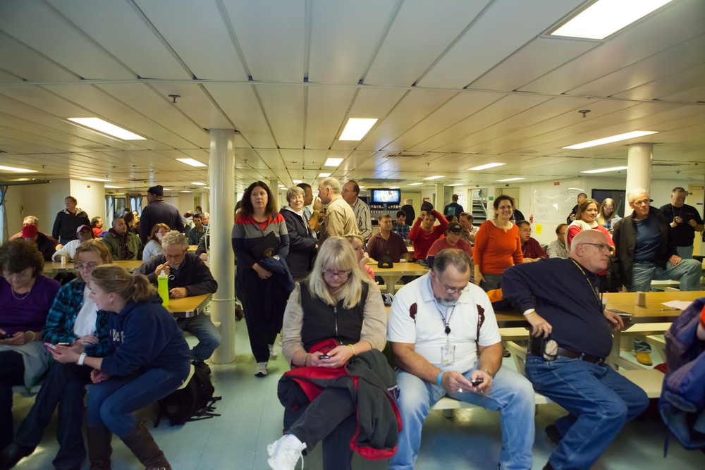 DHS volunteers receive training to help with Sandy survivors.