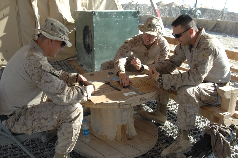 Marines play dominoes