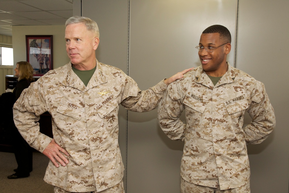 Gen. Amos visits Fort Leonard Wood