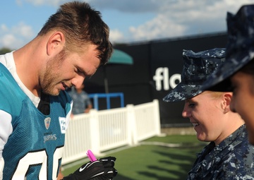 USS Bataan sailors rub shoulders with Jaguars
