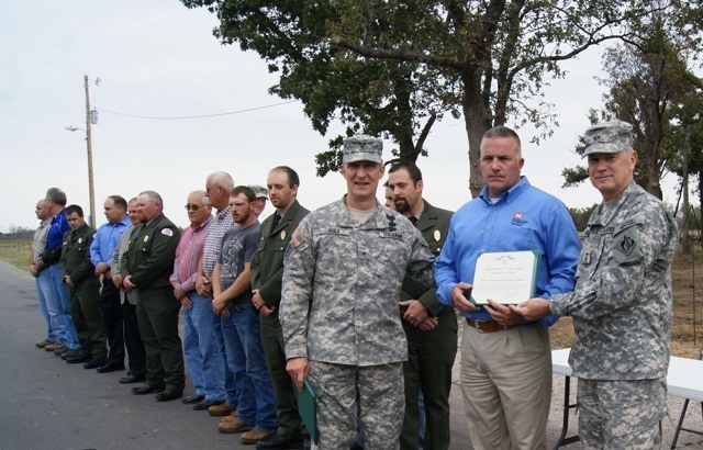 Corps employees recognized for service ‘above and beyond’ in wildfire battle
