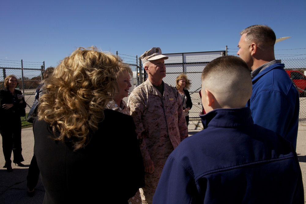 Commandant of the Marine Corps, Gen. James F. Amos arrives at Fort Leonard Wood