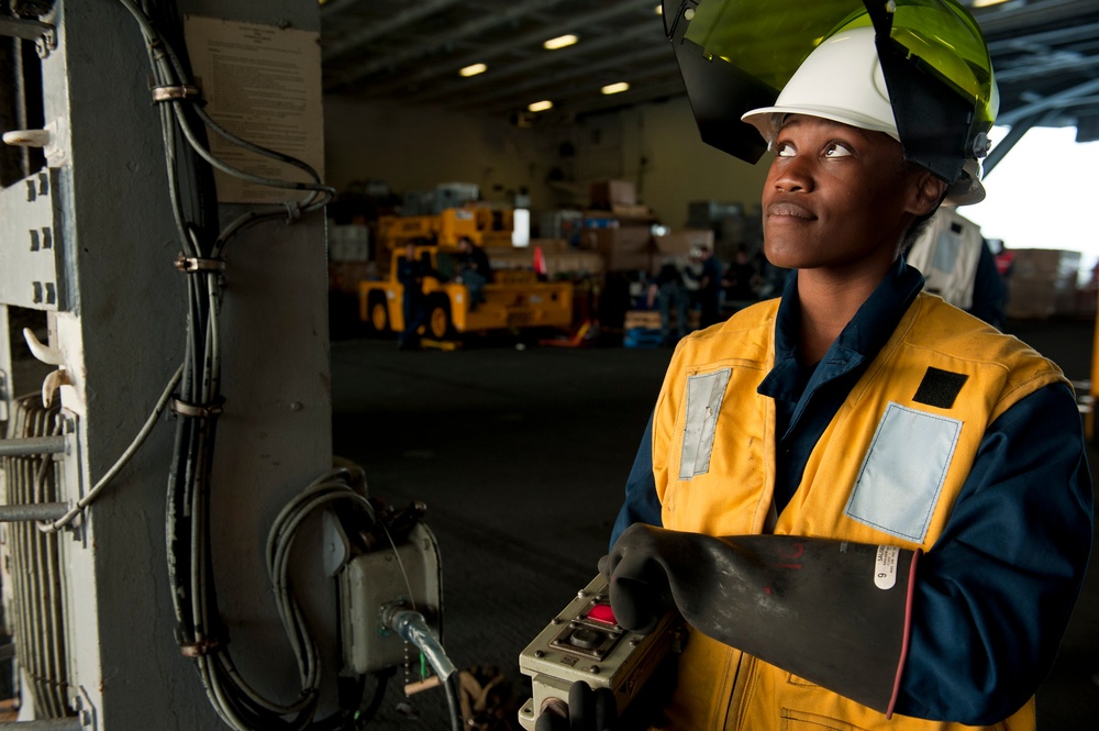 USS Nimitz replenishment at sea