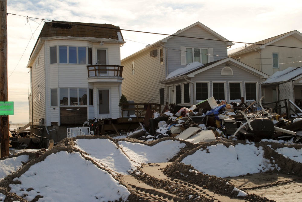 Marines, Air Force pump water from Breezy Point, Queens, NY