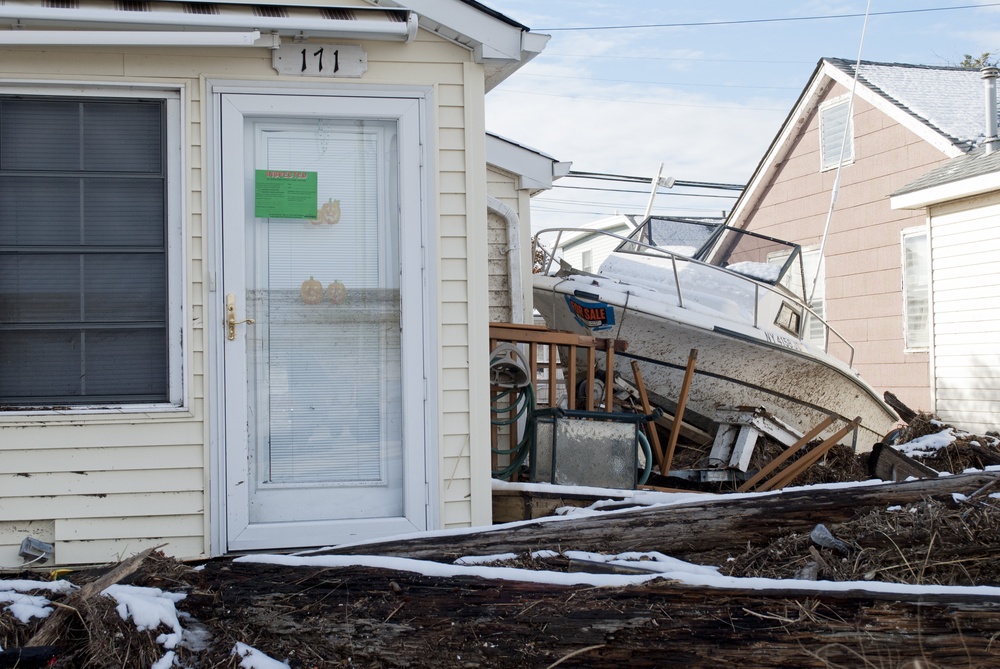 Marines, Air Force pump water from Breezy Point, Queens, NY