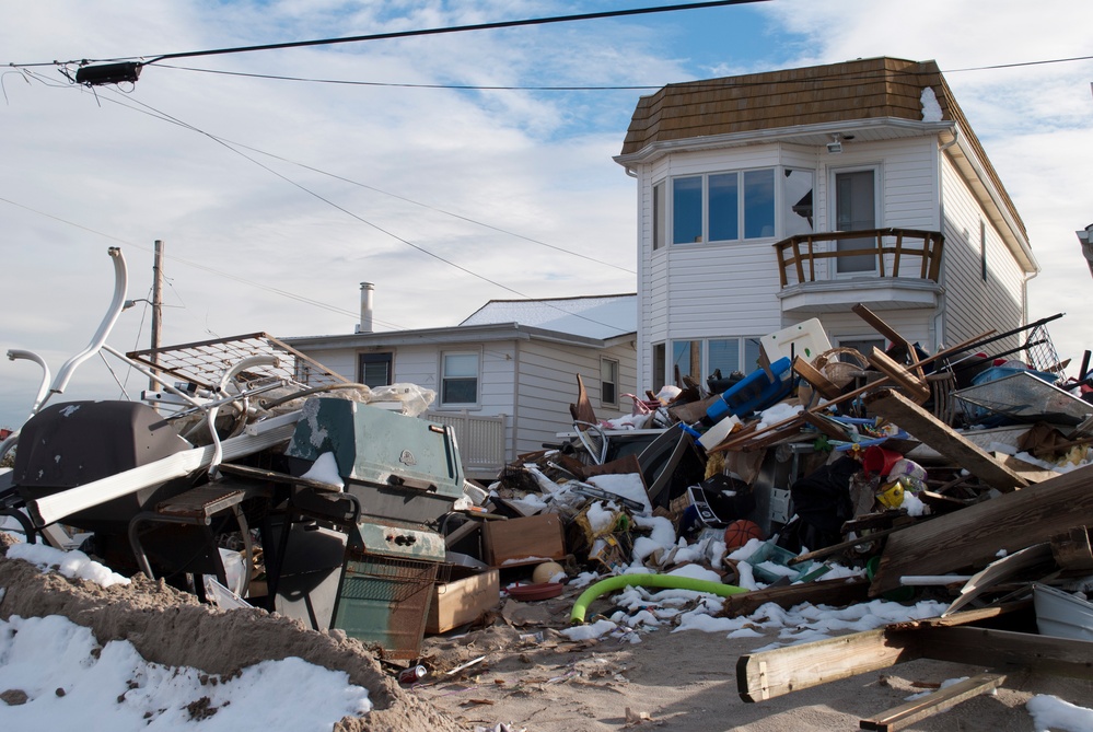 Marines, Air Force pump water from Breezy Point, Queens, NY
