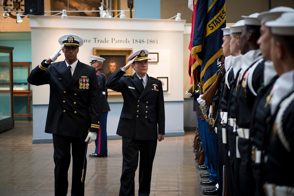 Chief of Singapore navy presented with award