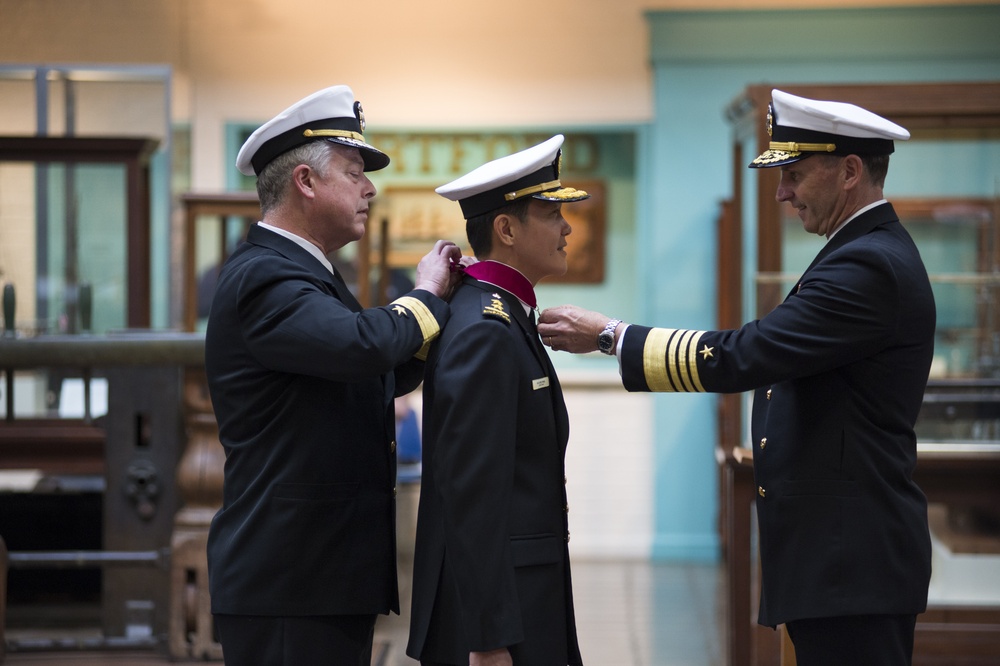 Chief of Singapore navy presented with award