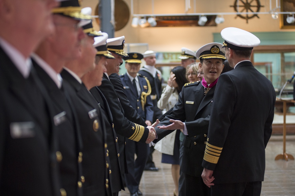 Chief of Singapore navy presented with award