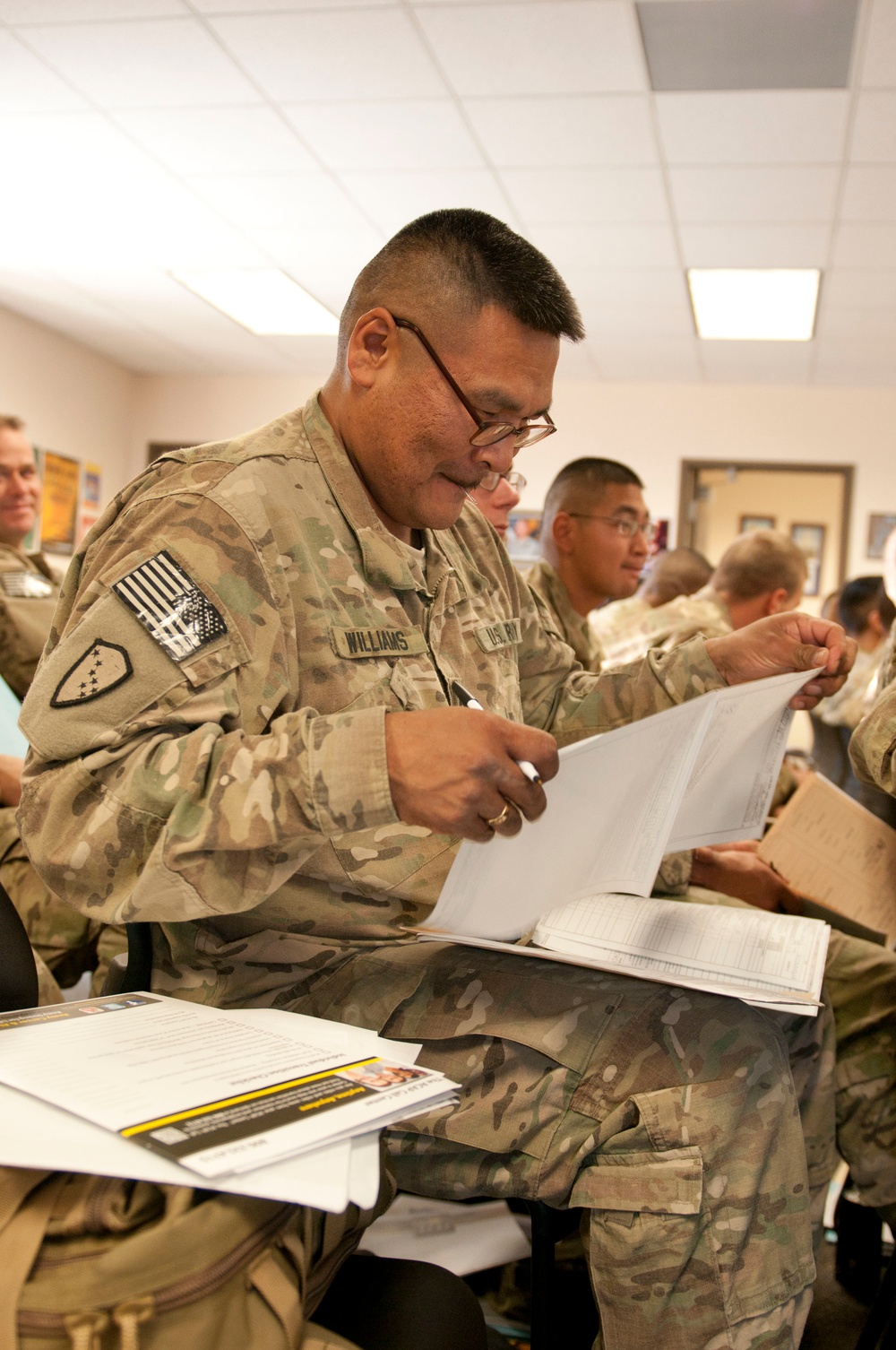 Alaska Army National Guardsmen receive re-deployment briefings, prepare for return to Alaska