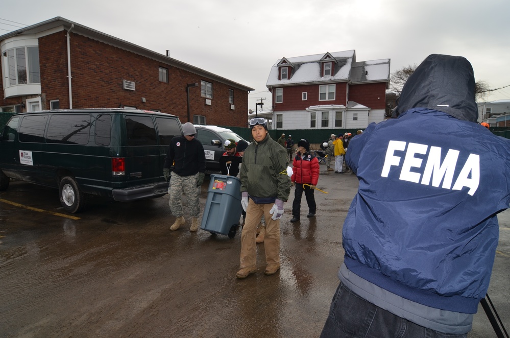 Ex-soldiers assist in storm cleanup