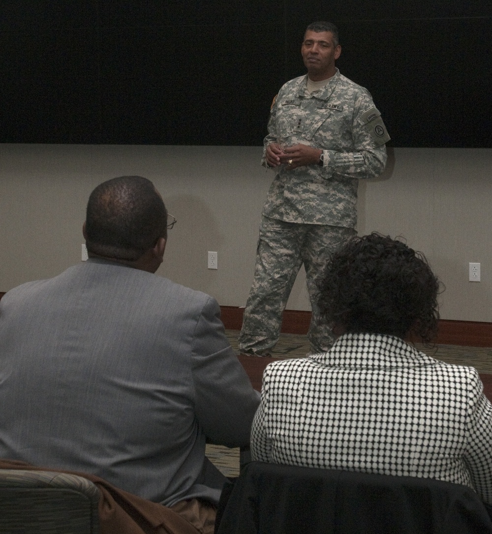 Third Army/ARCENT commanding general speaks to community spiritual leaders