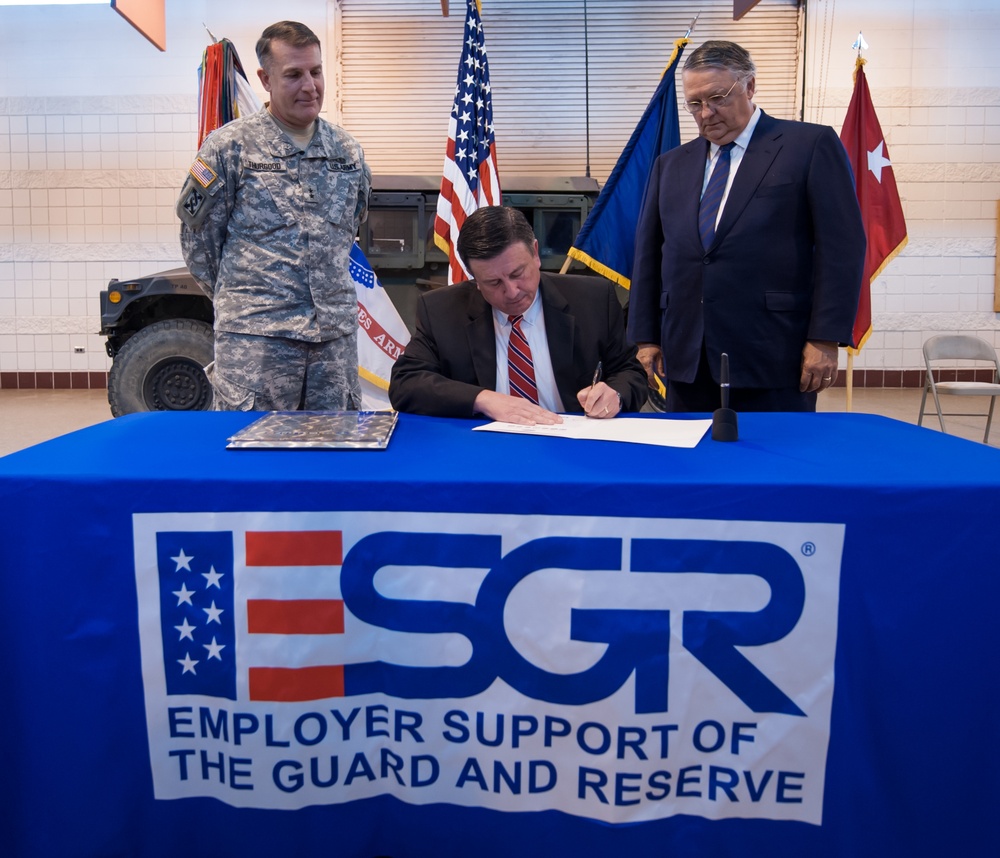 Walmart signs agreement of support for Reserve and Guard