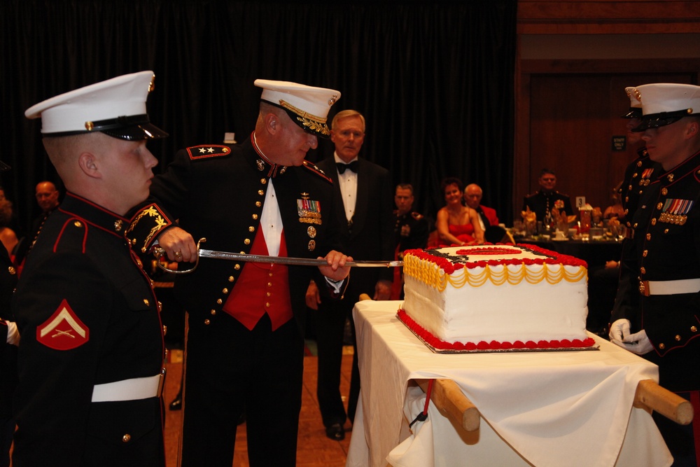 2nd MAW, Ray Mabus, celebrate 237th Marine Corps Birthday