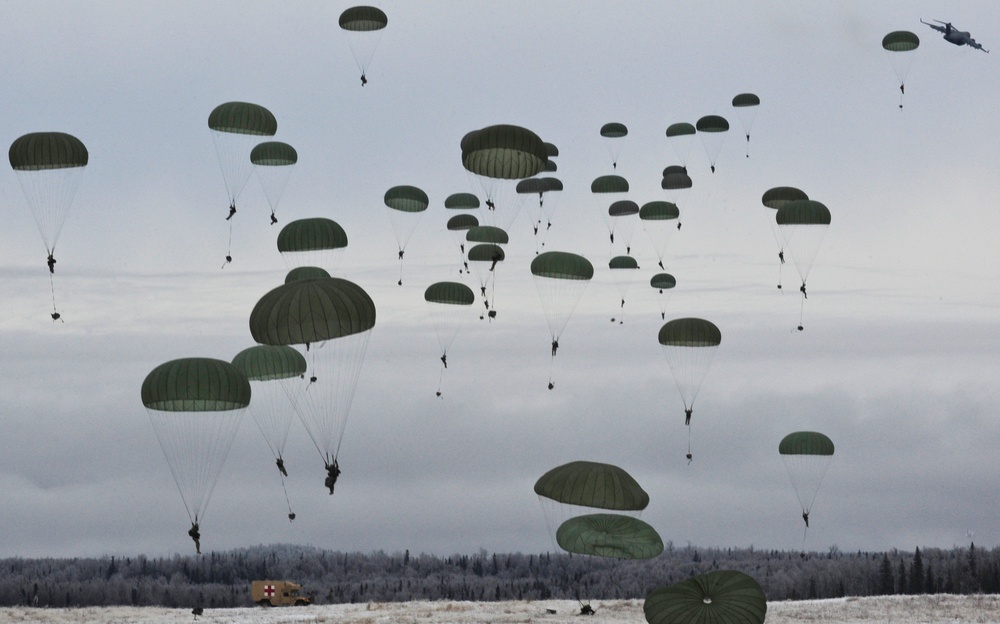 4th BDE (ABN) 25th ID jumps in Alaska