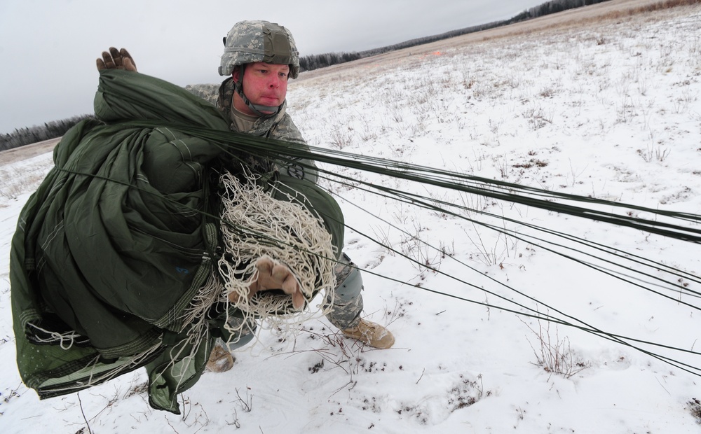 4th BDE (ABN) 25th ID Jumps in Alaska