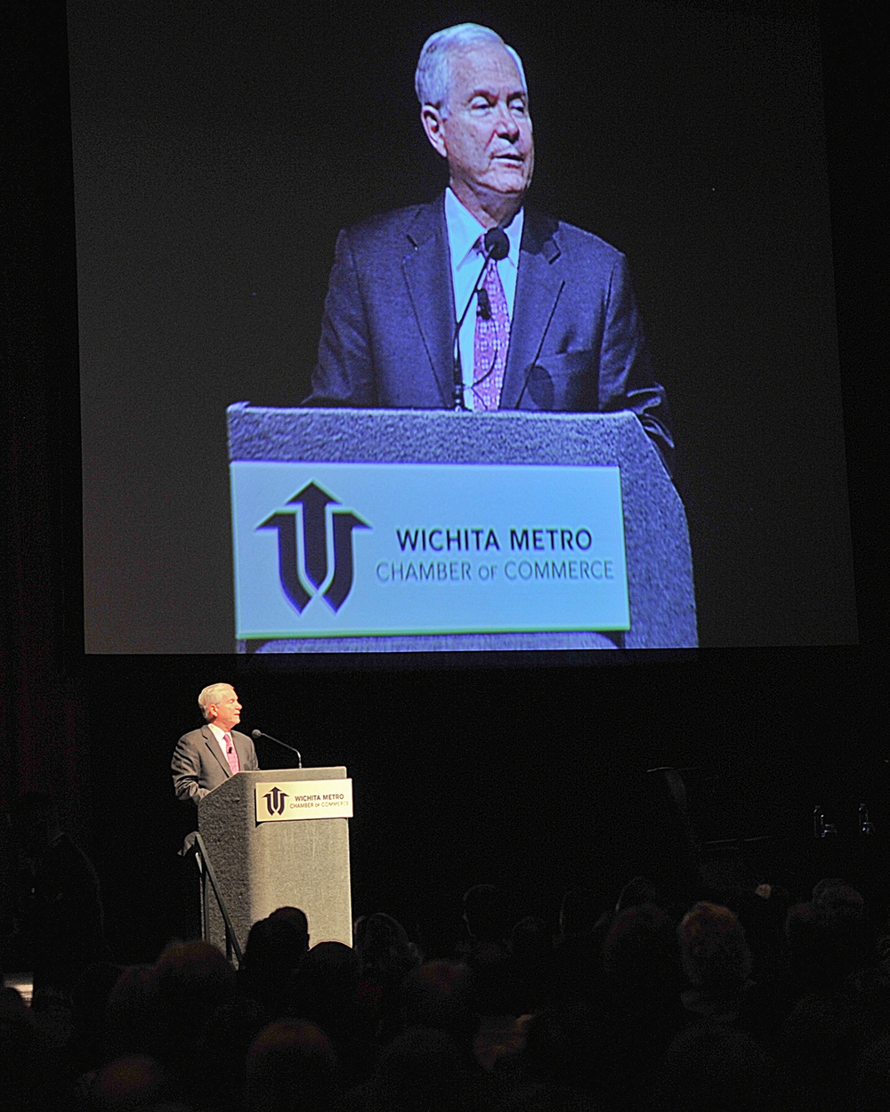 Gates pays tribute to Kansas service members