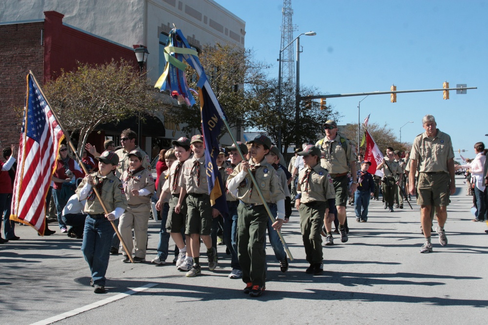 Veterans Day parade celebrates service members past and present