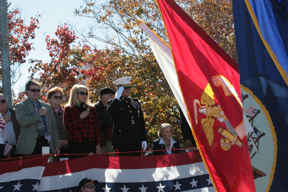 Veterans Day parade celebrates service members past and present