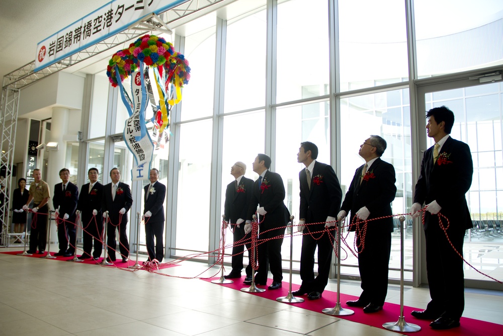 Iwakuni Kintaikyo Airport Building Completion Ceremony