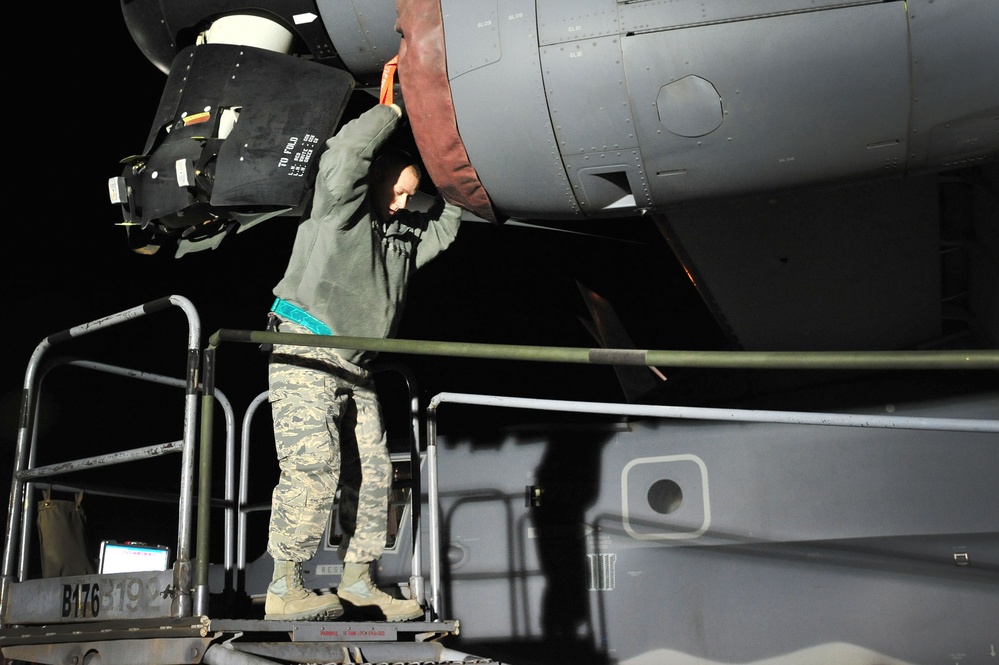 Cannon behind the scenes: late night warriors