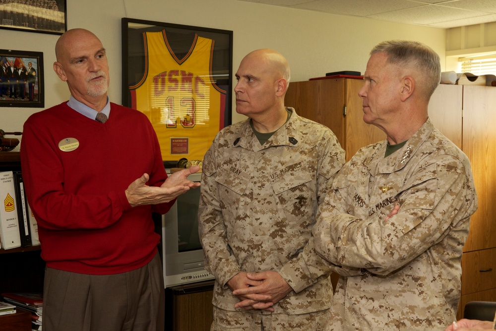 Commandant meets with Marine detachment