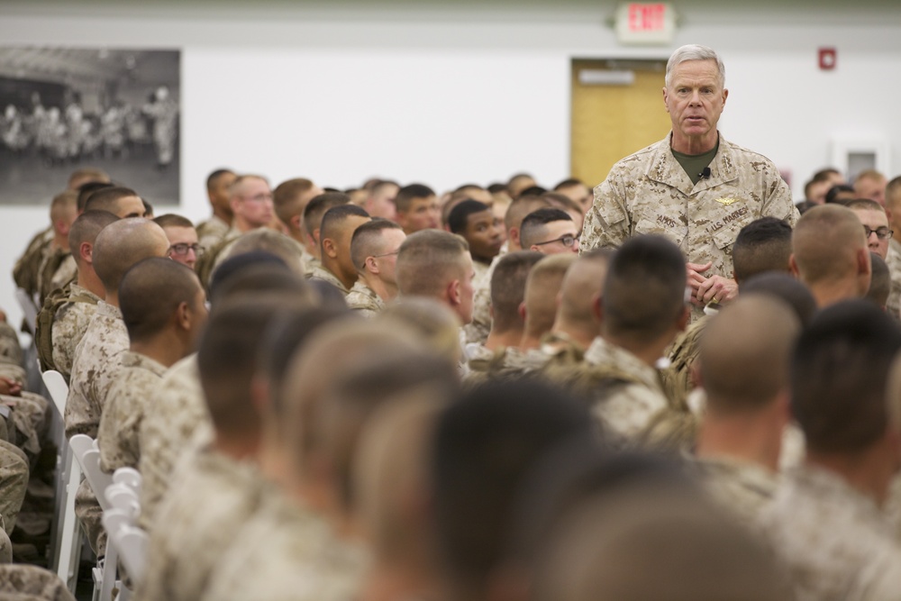 Commandant meets with Marine detachment