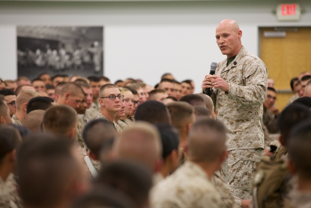 Commandant meets with Marine detachment