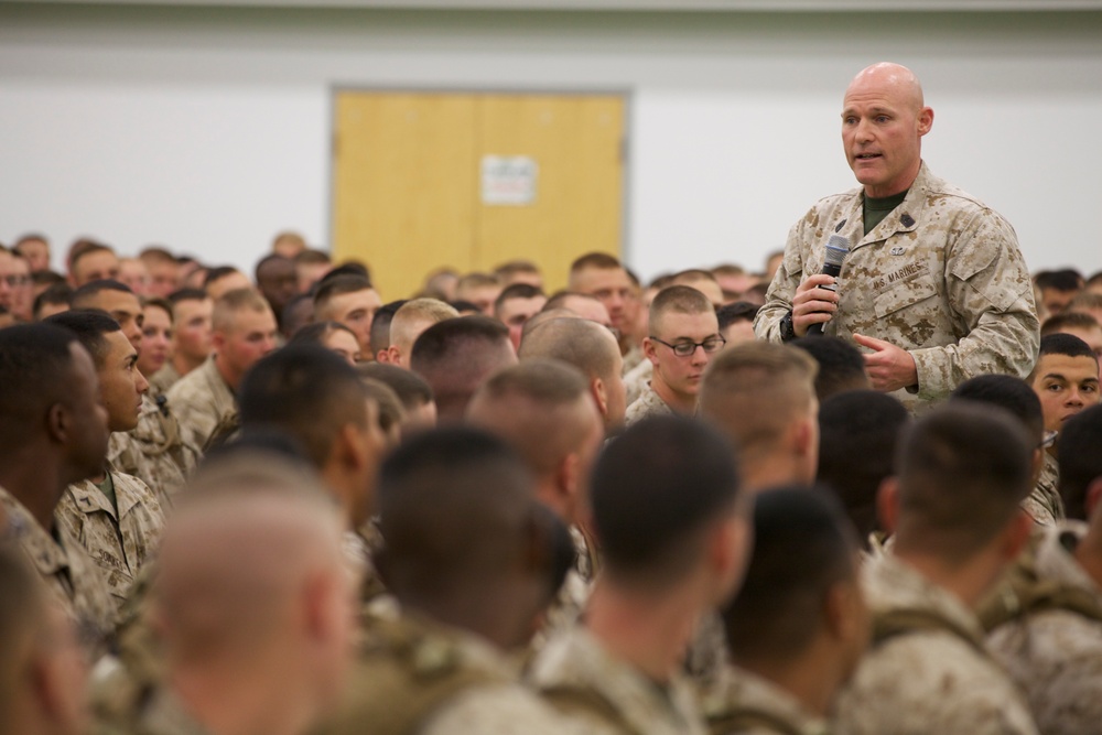 Commandant meets with Marine detachment