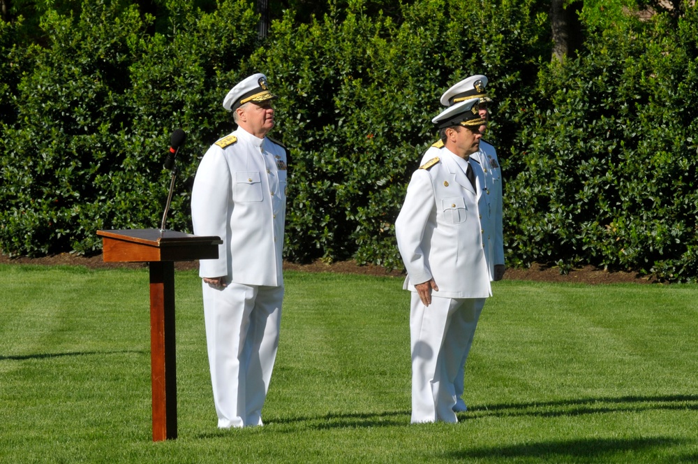 Chilean navy commander in chief visits Washington